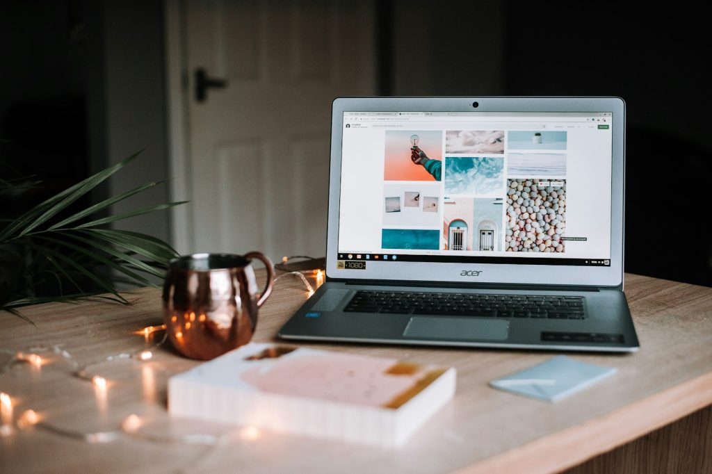 Laptop and coffee cup on a table for keyword research