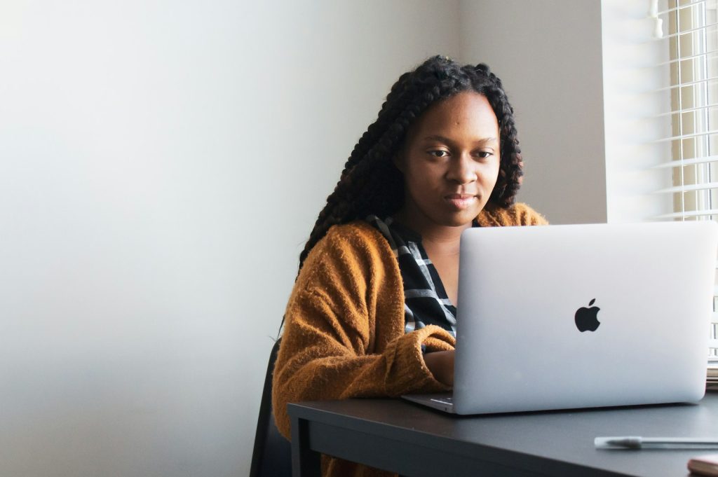 Virtual assistant working on a laptop at a desk